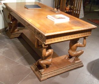 antike Möbel - prunkvoller Schreibtisch