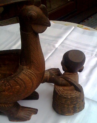 Kunsthandwerk - Yoruba Gruppe mit großem Hahn