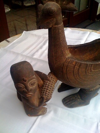 Kunsthandwerk - Yoruba Gruppe mit großem Hahn